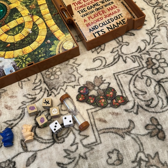 Collectors edition of Jumanji! New condition, lights up with sounds! - Picture 10 of 11